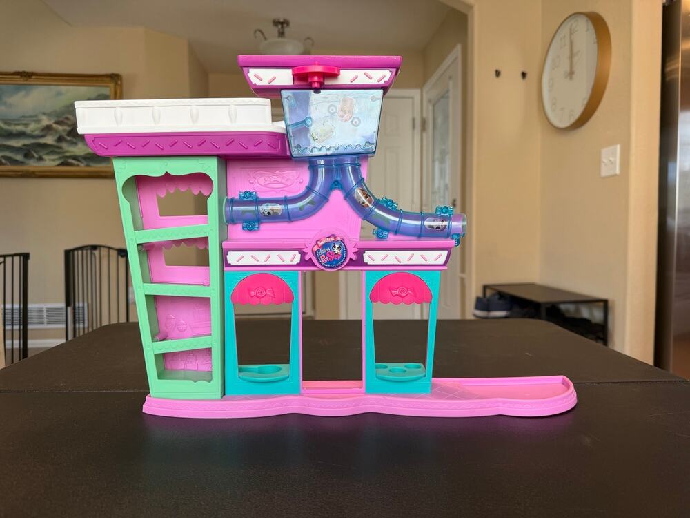 Hasbro Littlest Pet Shop Sweet Delights Sweet Shoppe Playset